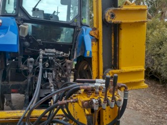 Fully hydraulic post knocker/driver