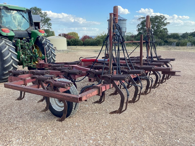 International 2-11 29 Tyne Scarifier