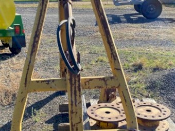 Three Point Hydraulic Lifter