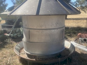 HE Round Sheep Feeder