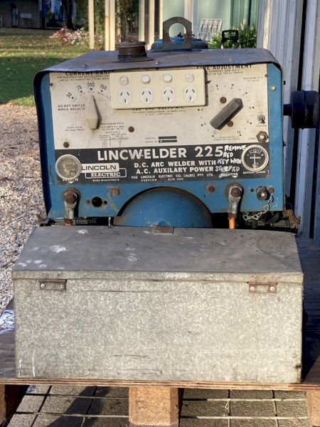 Lincoln welder/genset with Onan twin cyl. petrol engine