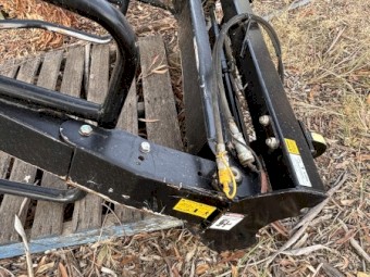 Silage round bale grab. Euro Hitch. Challenge  Implements