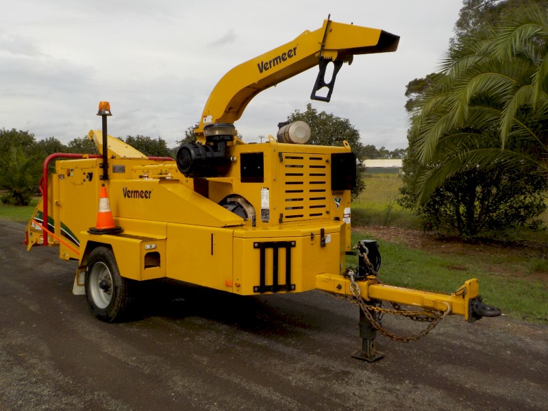  LATE MODEL VERMEER BC1800XL SMART FEED COMMERCIAL 19" DIESEL 170hp WOOD CHIPPER