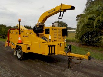  LATE MODEL VERMEER BC1800XL SMART FEED COMMERCIAL 19" DIESEL 170hp WOOD CHIPPER