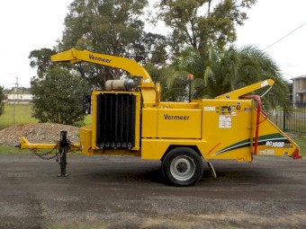  LATE MODEL VERMEER BC1800XL SMART FEED COMMERCIAL 19" DIESEL 170hp WOOD CHIPPER