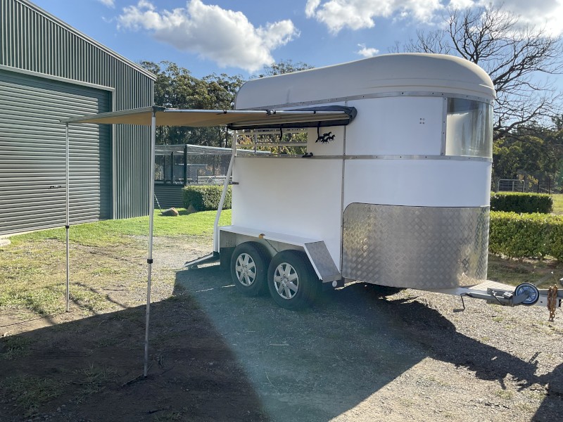 1980 Olympus del93a Deluxe 2 horse straight loader horse float