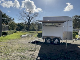 1980 Olympus del93a Deluxe 2 horse straight loader horse float