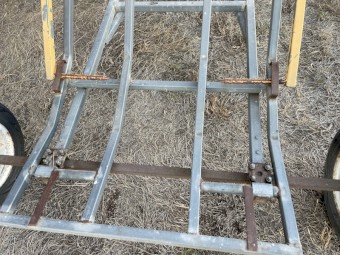 Elsworth round bale feeder