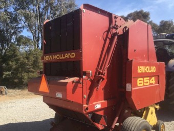 New Holland 654 round baler