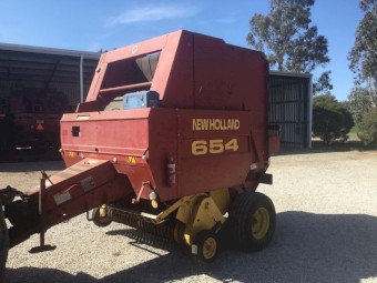 New Holland 654 round baler