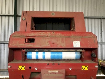 New Holland 654 round baler