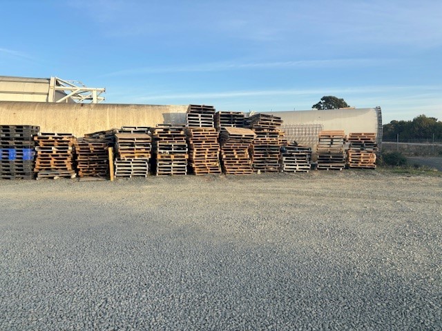 Wooden pallets x260