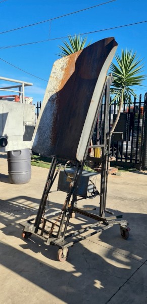 Battery Operated Bin Tipper/Lifter