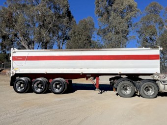 Baily’s Body Builders tri axle chassis tipper 