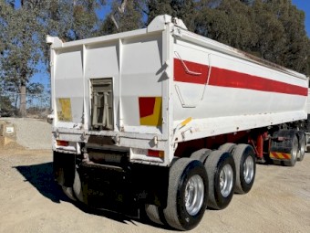 Baily’s Body Builders tri axle chassis tipper 