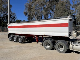 Baily’s Body Builders tri axle chassis tipper 