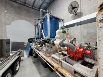 2001 Hino Ranger with Fassi 65 crane - Water Filtration Equipment 