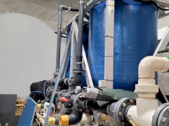 2001 Hino Ranger with Crane & Filtration System 