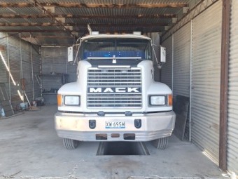 1997 Mack CH Prime Mover