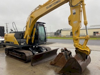 13T SUMITOMO EXCAVATOR LATE MODEL LOW HRS 