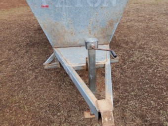 Paton wheeled feeder - 1 tonne