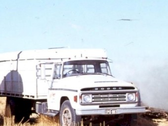 1978 Dodge 600 Truck with grain bin