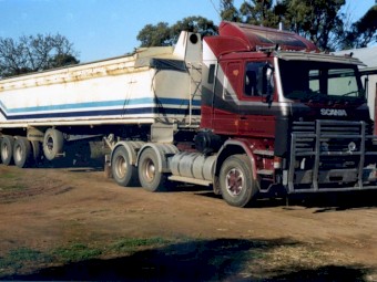 1992 Scania 113M 360 with semi trailer