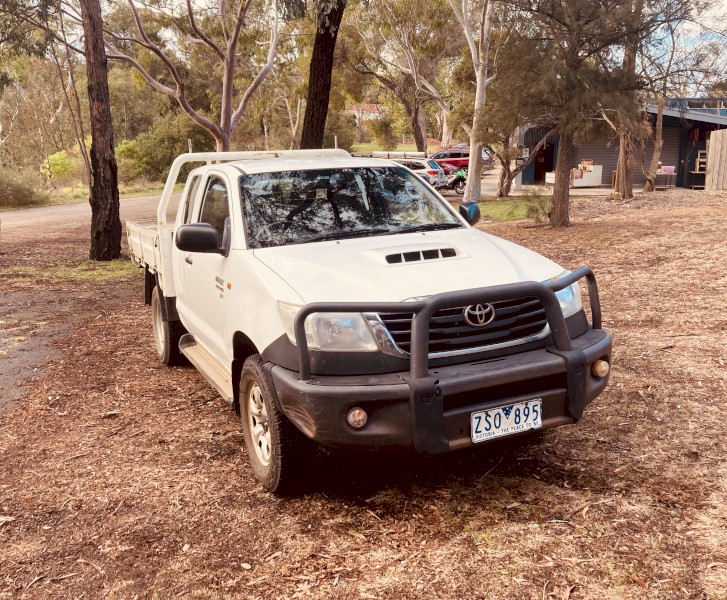 2012 Toyota Hilux Extra Cab, 4x4 Manual, 3.0L Diesel Turbo, Cab Chasis, Steel Tray Ute.