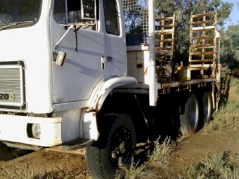 INTERNATIONAL TRUCK WITH BEAVERTAIL 
