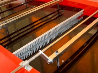 JJ Broch Garlic Brushing Table