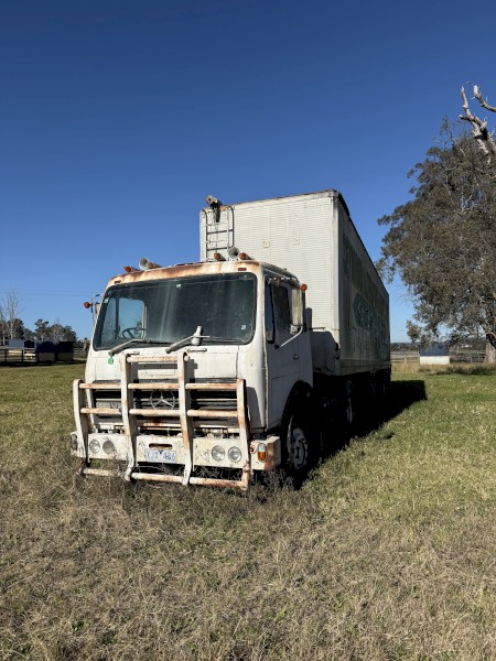 Walking Floor Trailer, Mercedes Prime Mover