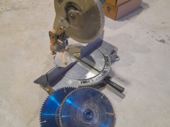 Makita compound mitre saw