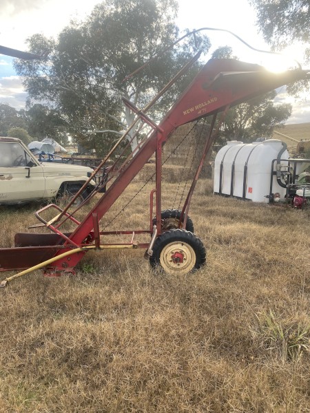 New Holland 471 Small Bale Elevator