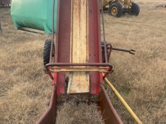 New Holland 471 Small Bale Elevator