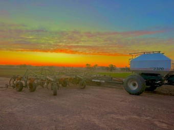 Flexi Coil 820ST and 2320 Cart 