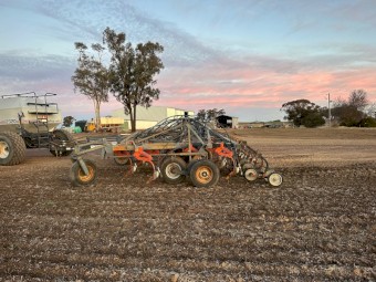 Flexi Coil 820ST and 2320 Cart 