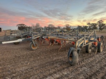 Flexi Coil 820ST and 2320 Cart 