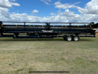 2011 New Holland CR9080 with 40ft MacDon Front and Trailer