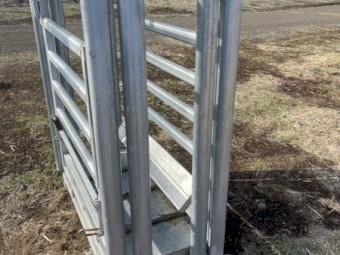 Sheep Meat Handler & Lamb Chute 