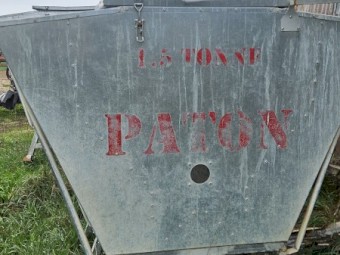 2 x Paton 1.5 t feeders