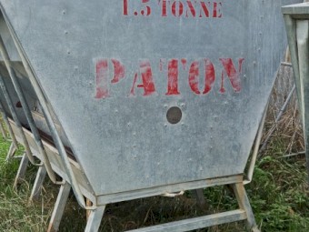 2 x Paton 1.5 t feeders