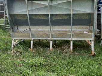 2 x Paton 1.5 t feeders