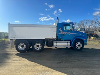 1997 Freightliner FL122 6x4 Tipper