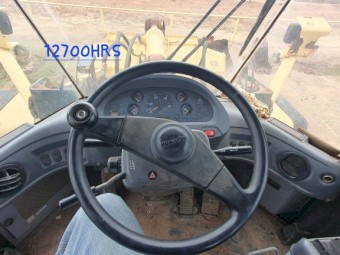 2011 Komatsu WA380-6 Loader