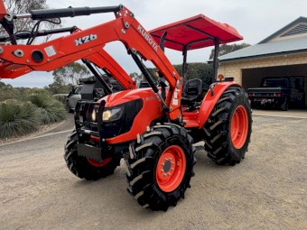 Kubota M7040 Tractor