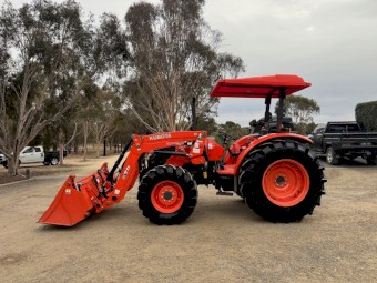 Kubota M7040 Tractor