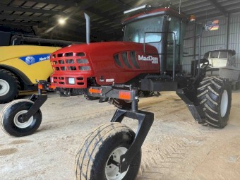 2011 Macdon 205 Windrower 