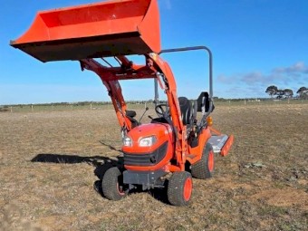 Kubota BX2370 4x4 Compact Utility Tractor + LA234 Loader/1200mm GP Bucket & Slasher