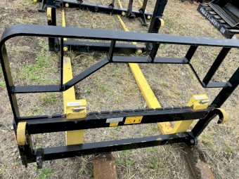Pallet Forks with Challenge Hitch