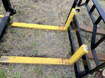 Pallet Forks with Challenge Hitch